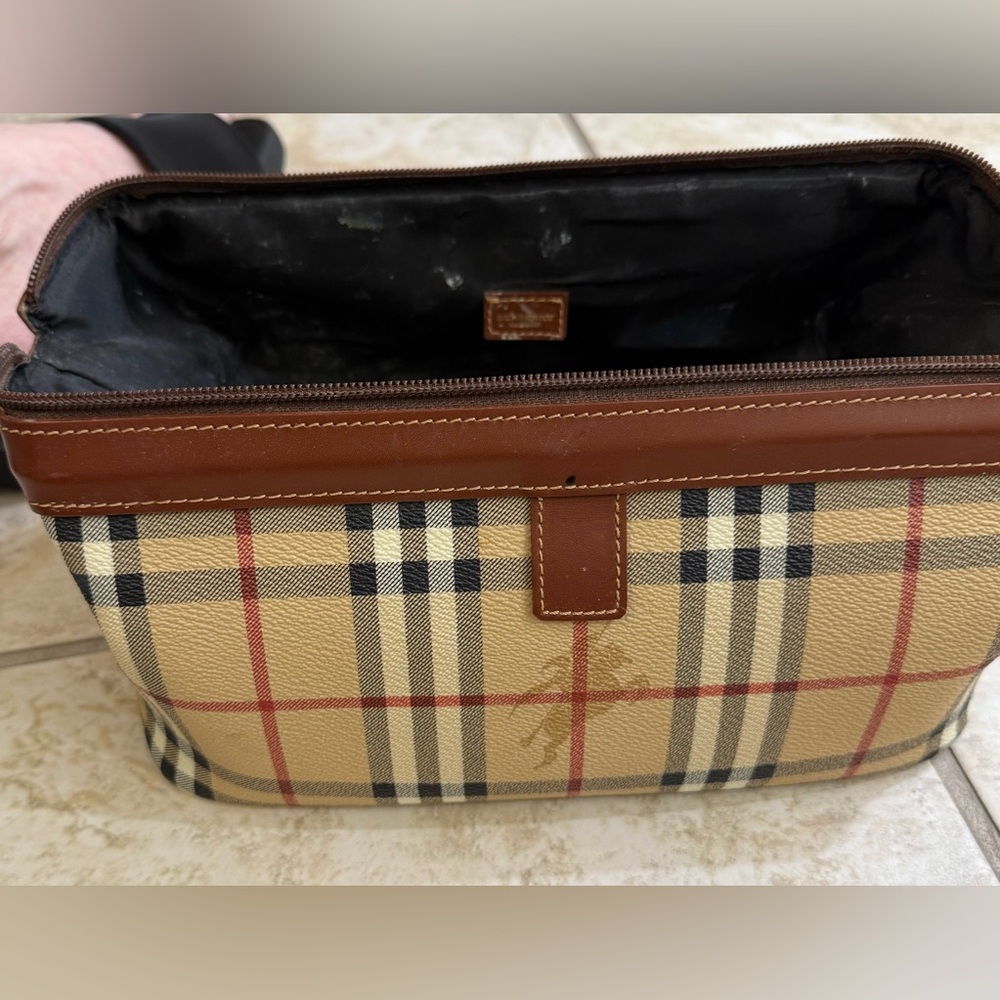 Authentic Vintage Burberry shaving kit (toiletries) in traditional novacheck. - Picture 8 of 14